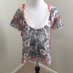 LaRok shirt with hood and pockets